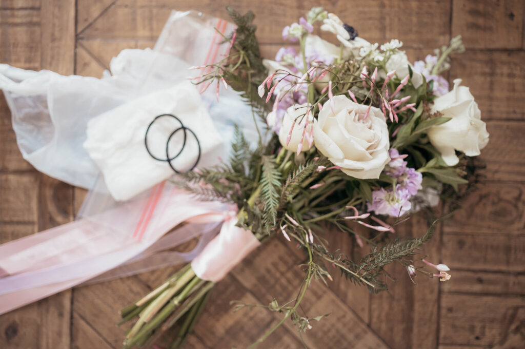preparing a bridal bouquet for shipment using paper towels, a ziplock bag, and hair ties